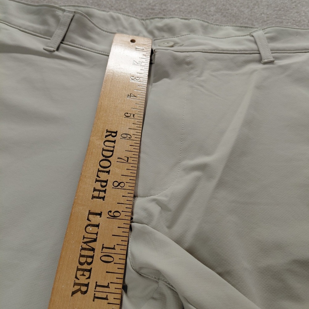 Under Armour Mens 42 Khaki Flat Front Golf Athletic Casual Shorts  9" Inseam UA - Picture 7 of 11